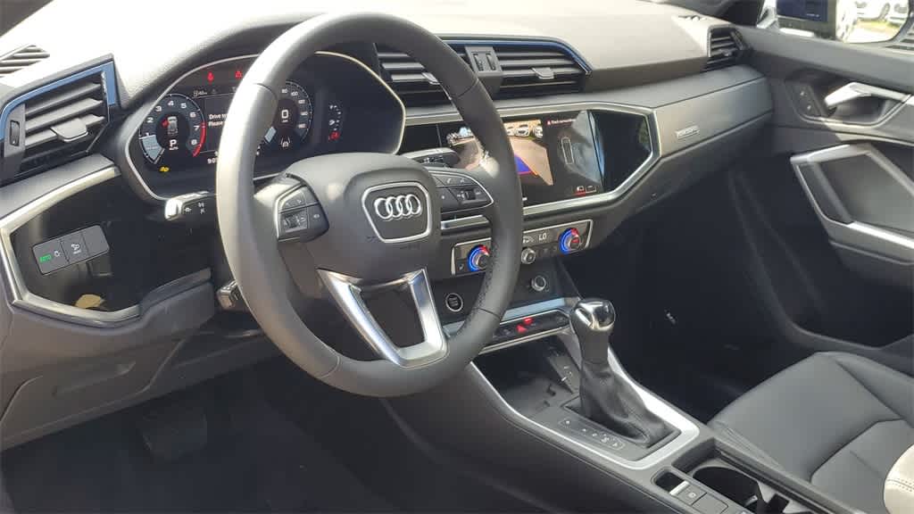 Thumbnail: 2025 Audi Q3 - 10