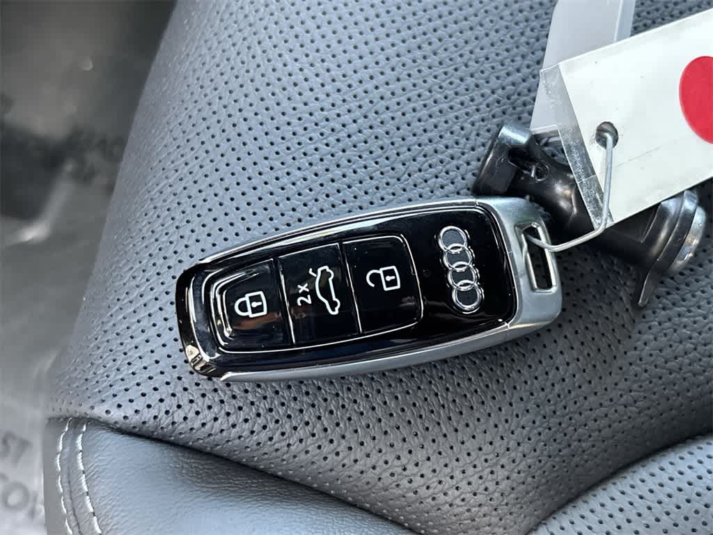 Thumbnail: 2025 Audi Q8 - 34