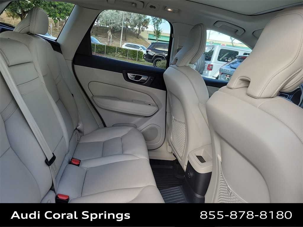 Thumbnail: 2022 Volvo XC60 - 21