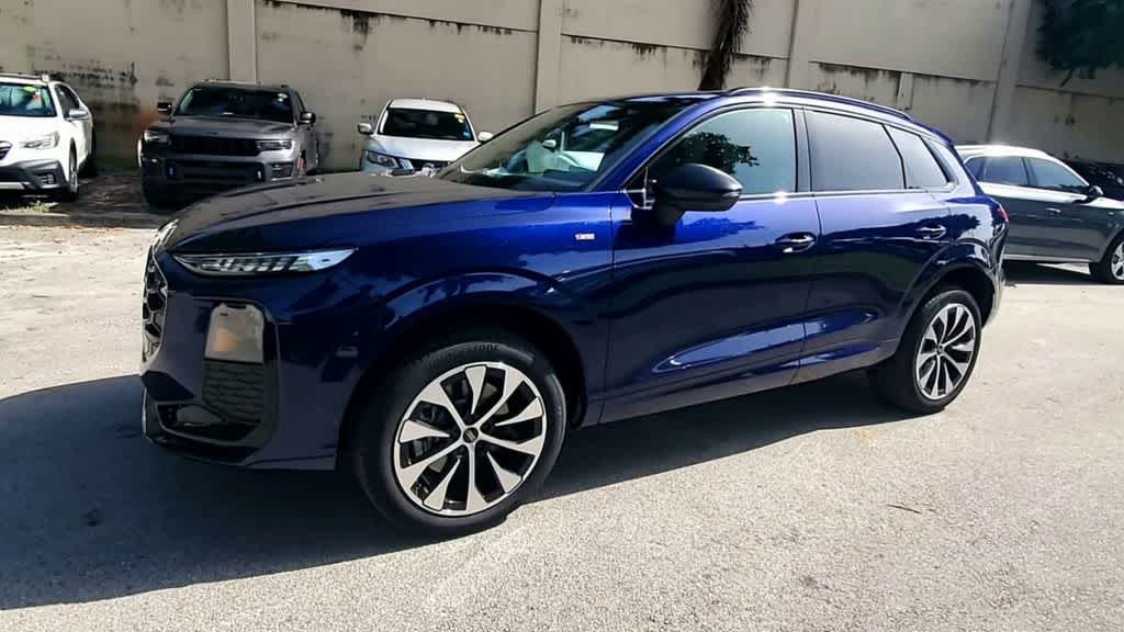 Thumbnail: 2026 Audi Q3 - 4