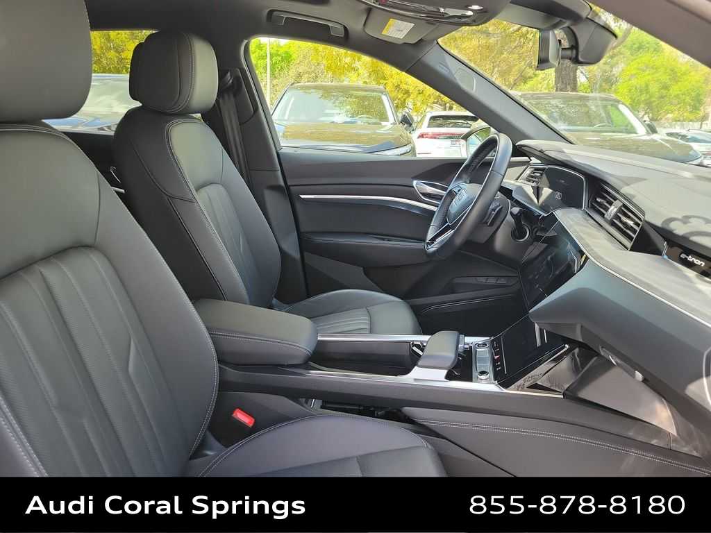 Thumbnail: 2023 Audi e-tron S - 22