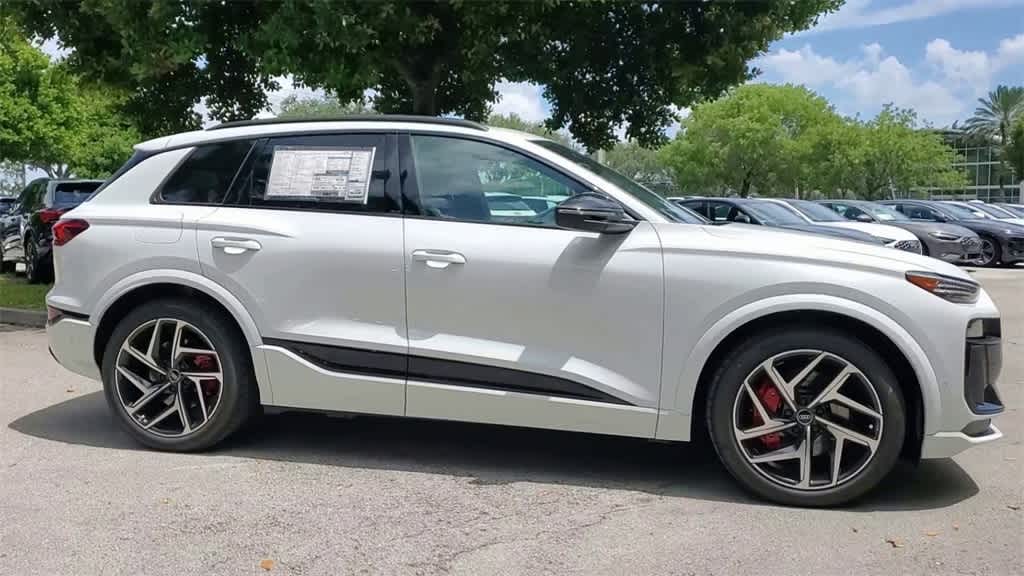 Thumbnail: 2025 Audi SQ6 e-tron - 9