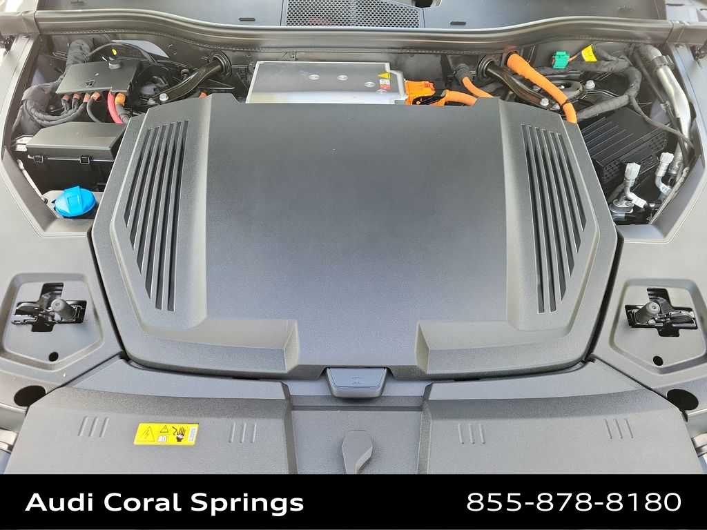 Thumbnail: 2023 Audi e-tron S - 17