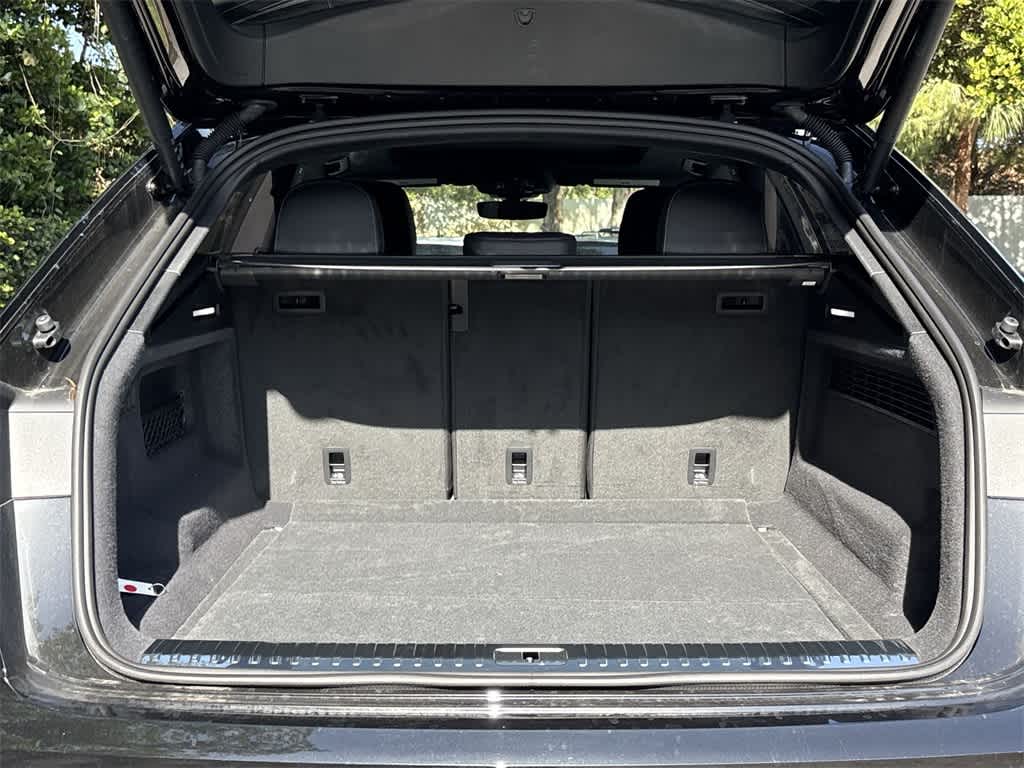 Thumbnail: 2025 Audi Q8 - 33