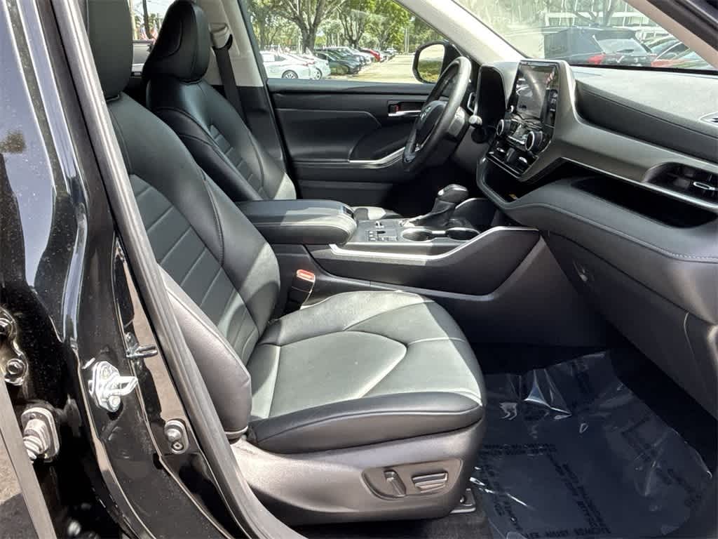 2024 Toyota Highlander XLE 28