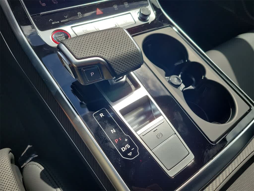 Thumbnail: 2025 Audi RS Q8 - 17