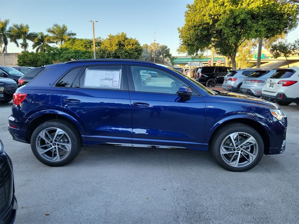 Thumbnail: 2025 Audi Q3 - 9