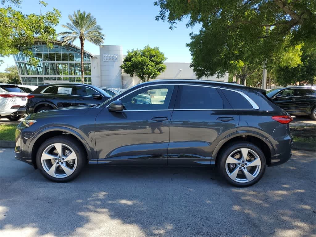 Thumbnail: 2025 Audi Q5 - 11