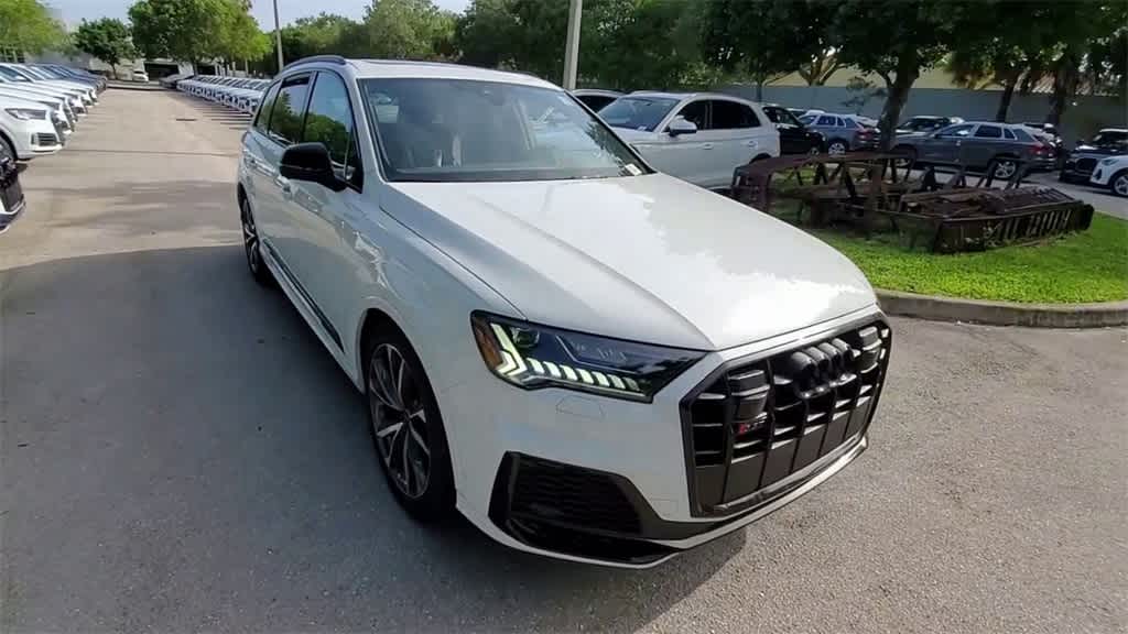 Thumbnail: 2023 Audi SQ7 - 3