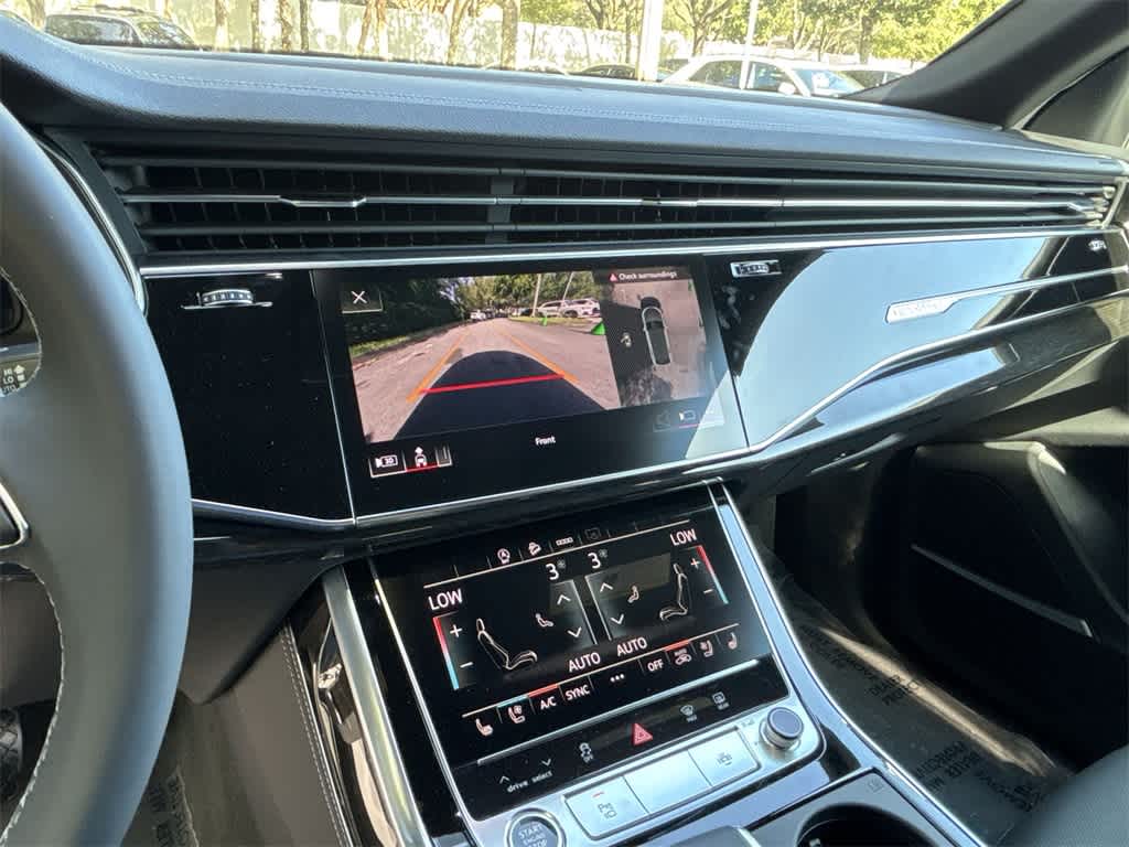 Thumbnail: 2025 Audi Q8 - 30