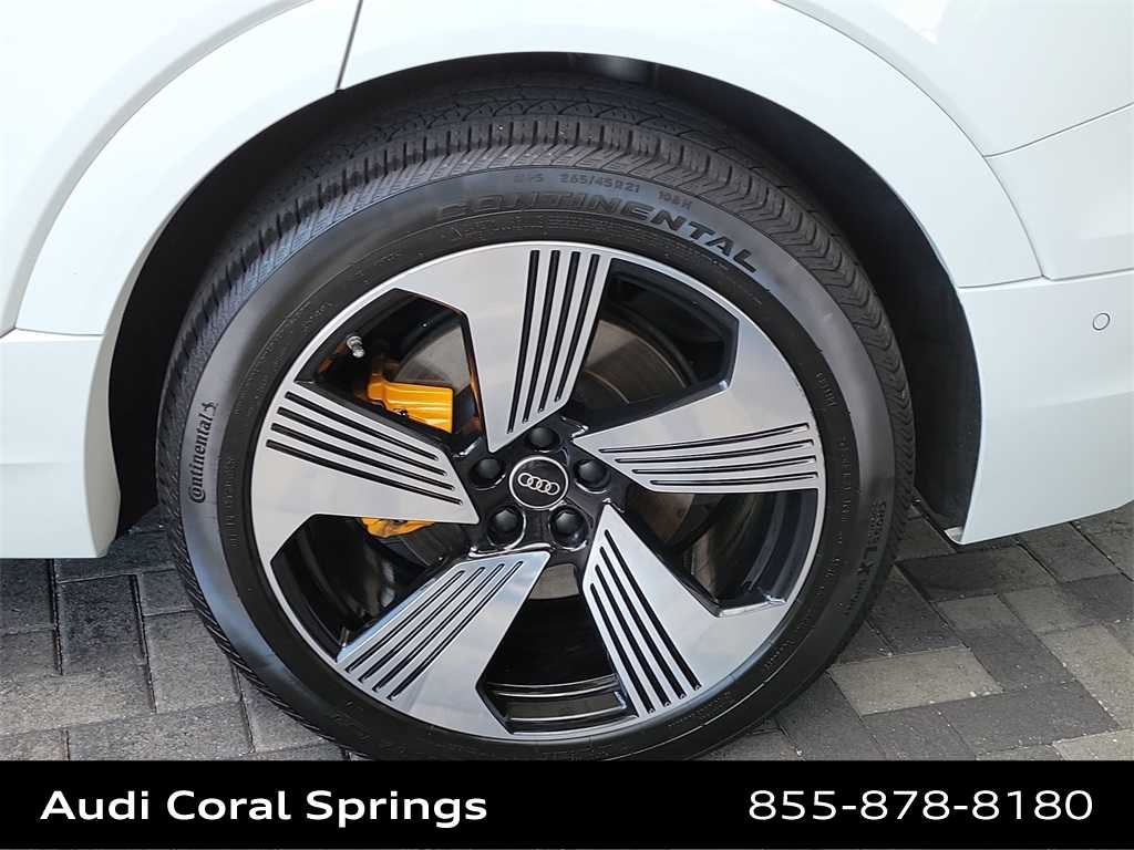 Thumbnail: 2022 Audi e-tron - 8