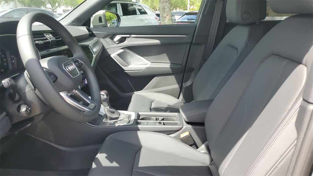 Thumbnail: 2025 Audi Q3 - 19