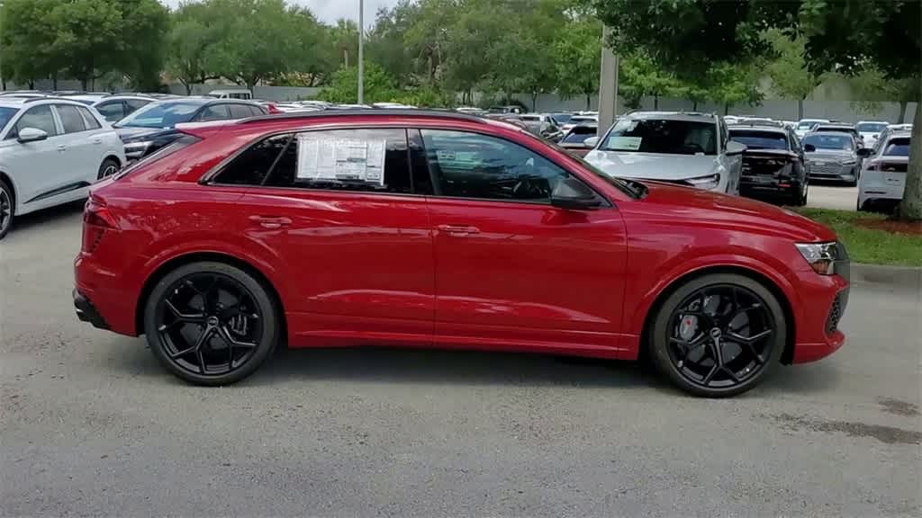 Thumbnail: 2025 Audi RS Q8 - 9