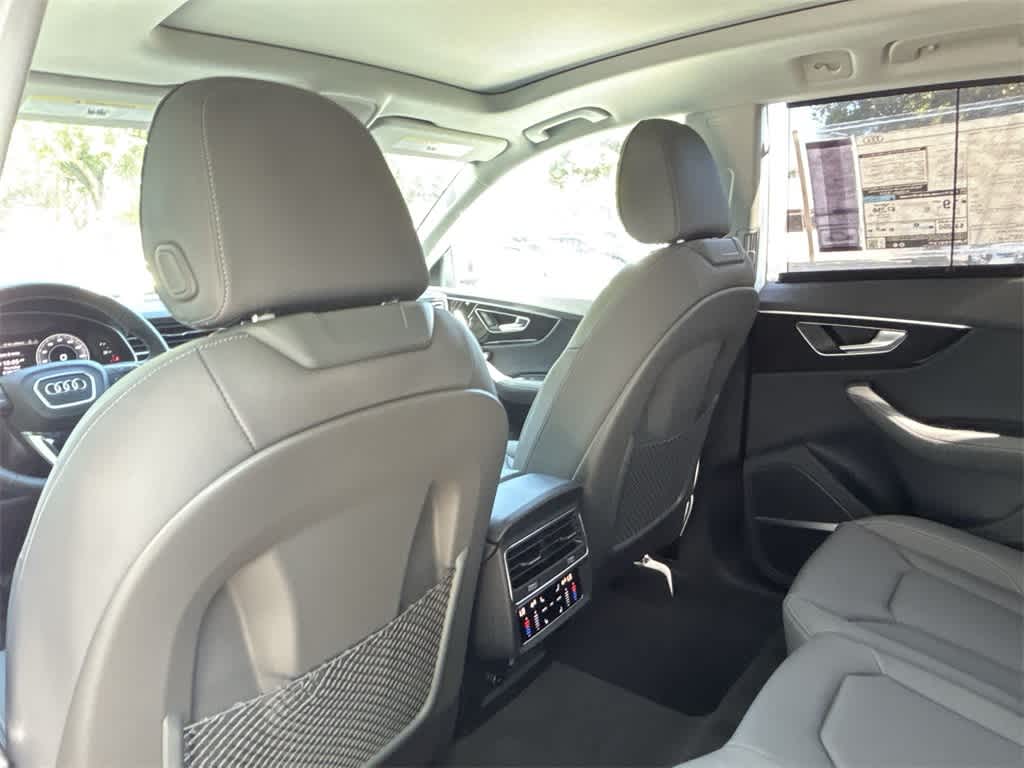 Thumbnail: 2025 Audi Q8 - 26