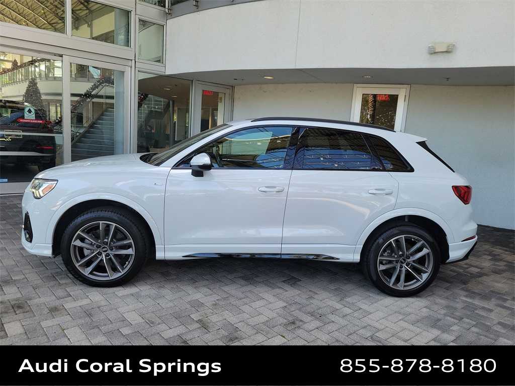 Thumbnail: 2021 Audi Q3 - 11