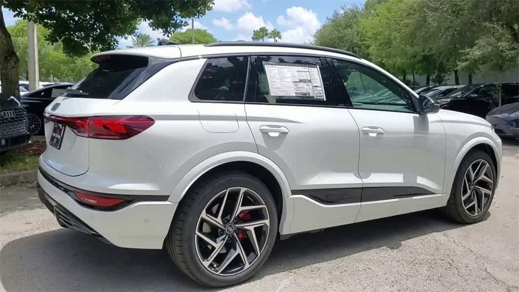 Thumbnail: 2025 Audi SQ6 e-tron - 8