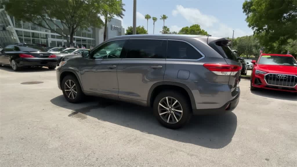 Thumbnail: 2017 Toyota Highlander - 6