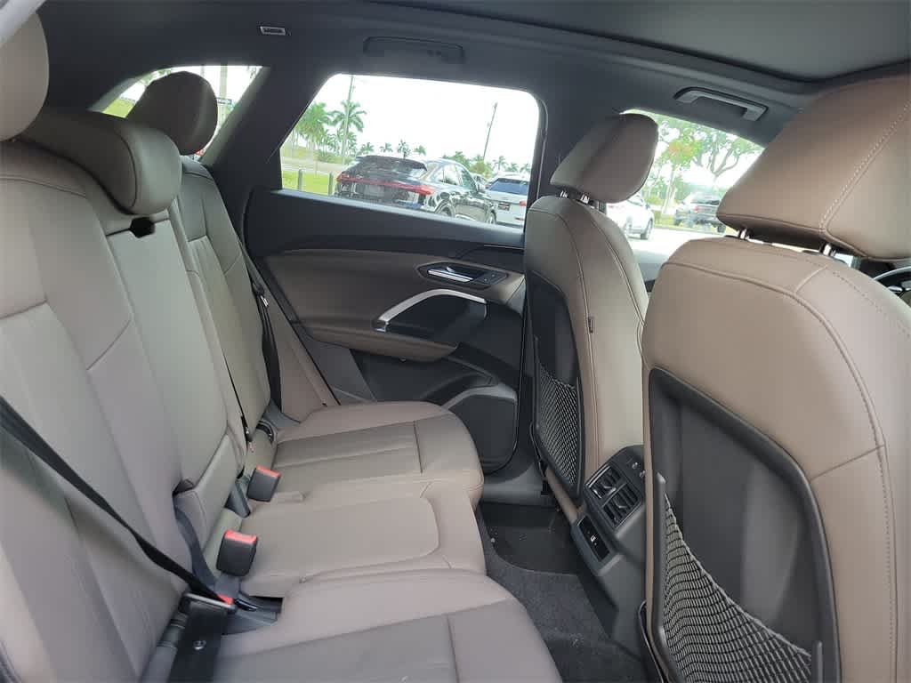 Thumbnail: 2025 Audi Q5 - 22