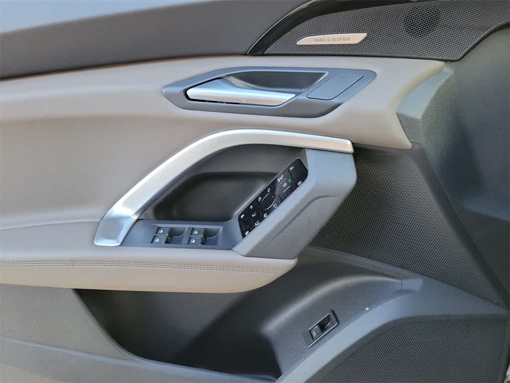 Thumbnail: 2025 Audi Q5 - 19