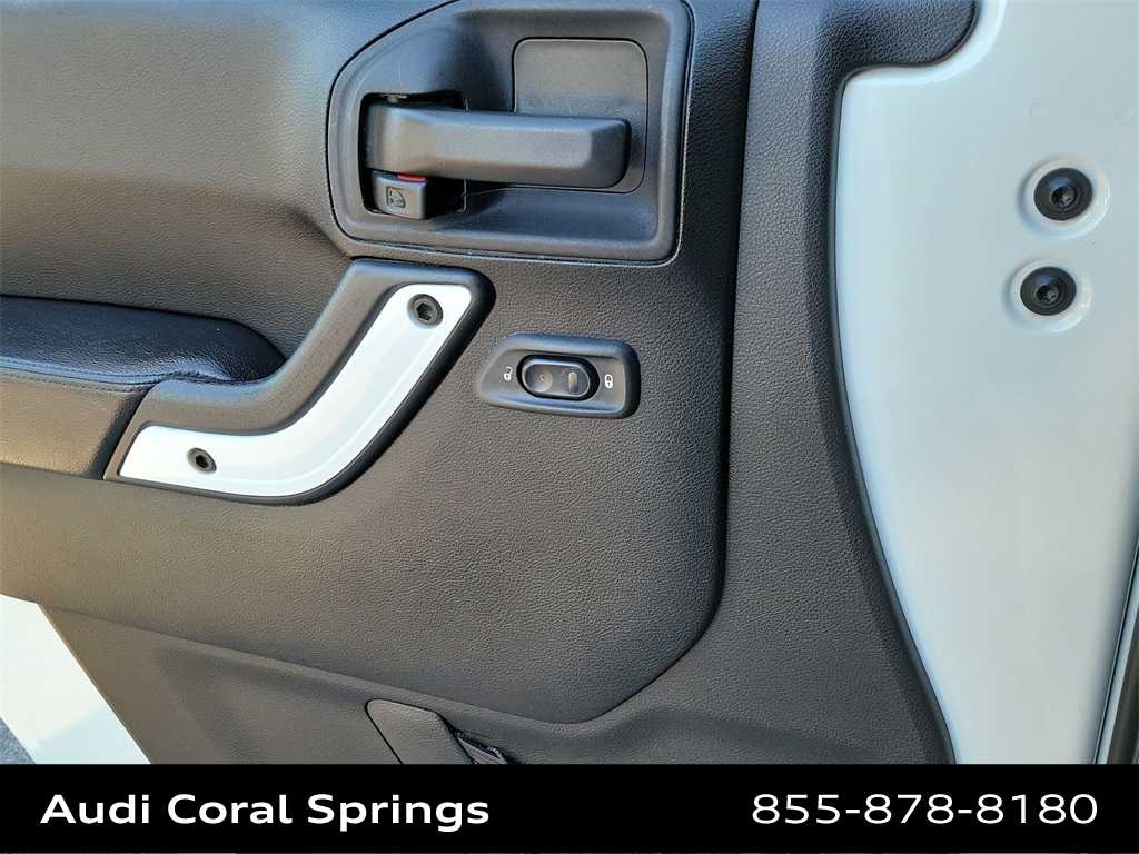 Thumbnail: 2015 Jeep Wrangler - 27