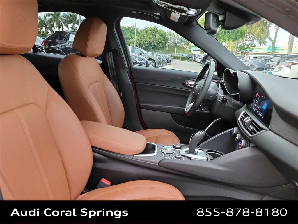 Thumbnail: 2022 Alfa Romeo Giulia - 14