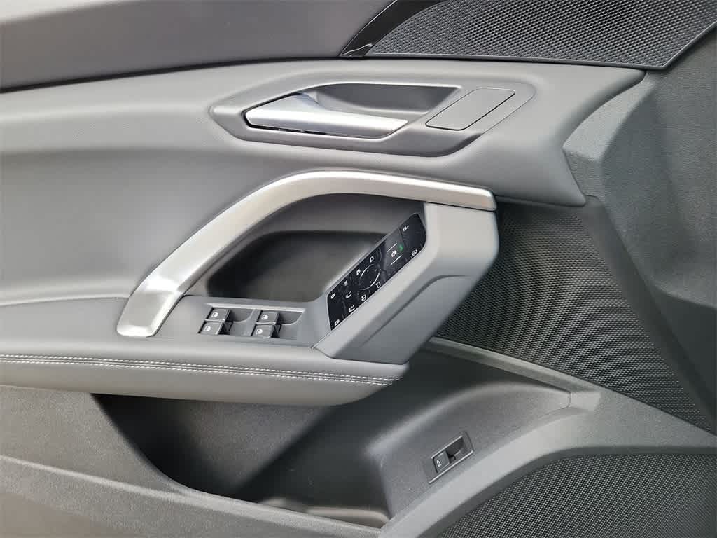 Thumbnail: 2025 Audi Q5 - 19