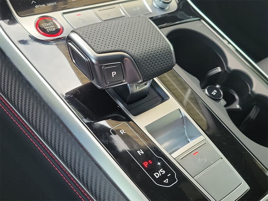 Thumbnail: 2025 Audi RS Q8 - 25