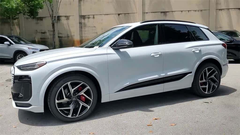 Thumbnail: 2025 Audi SQ6 e-tron - 4