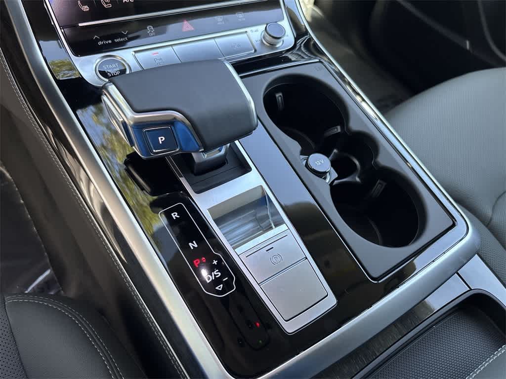 Thumbnail: 2025 Audi Q8 - 31