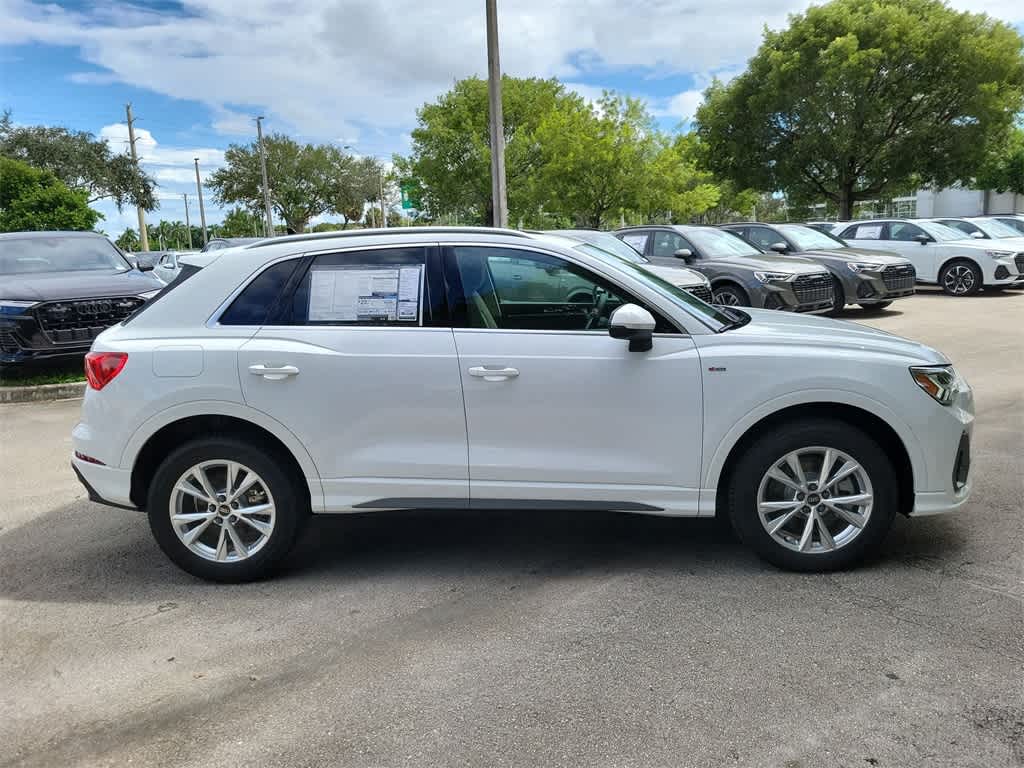 Thumbnail: 2025 Audi Q3 - 9