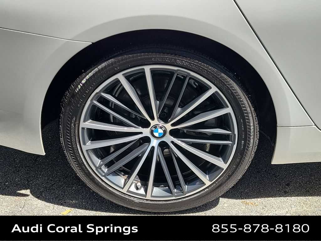 Thumbnail: 2021 BMW 5 Series - 16