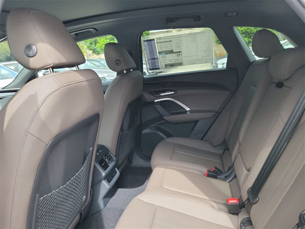 Thumbnail: 2025 Audi Q5 - 12