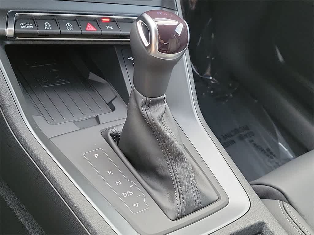 Thumbnail: 2025 Audi Q3 - 17