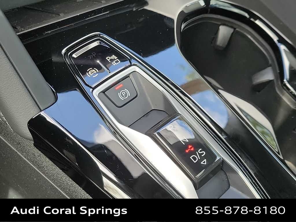 Thumbnail: 2025 Audi Q5 - 25