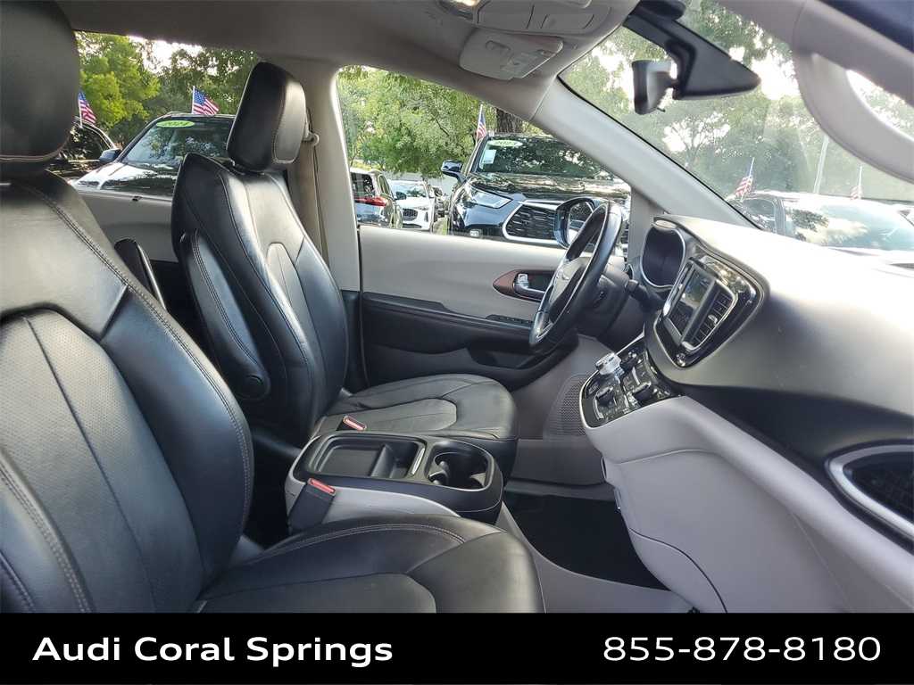 Thumbnail: 2018 Chrysler Pacifica - 22