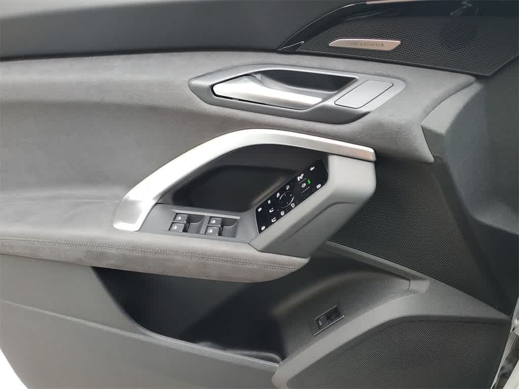 Thumbnail: 2025 Audi SQ5 - 27