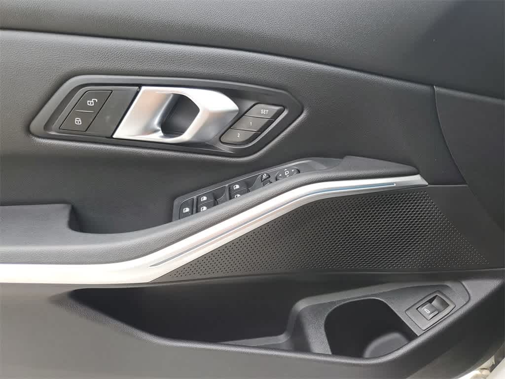 2025 BMW 3 Series 330i 27