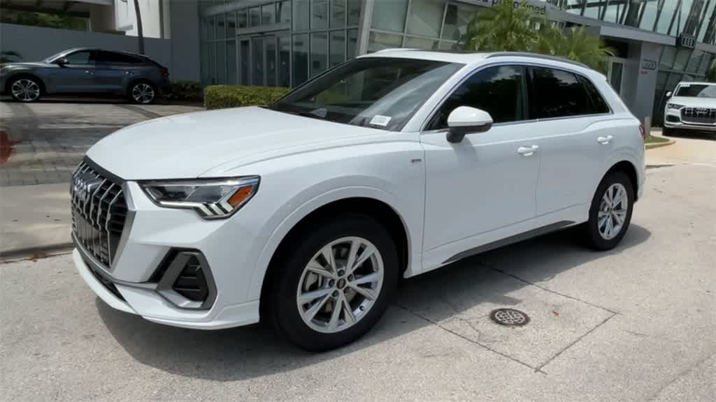Thumbnail: 2025 Audi Q3 - 4