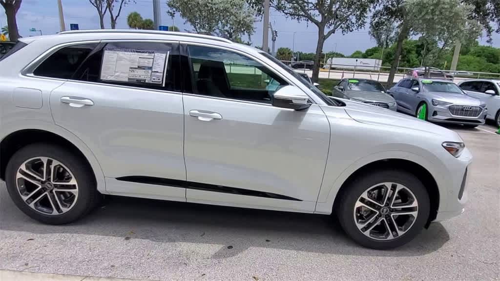 Thumbnail: 2025 Audi Q5 - 9