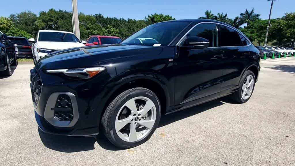 Thumbnail: 2026 Audi Q5 - 4