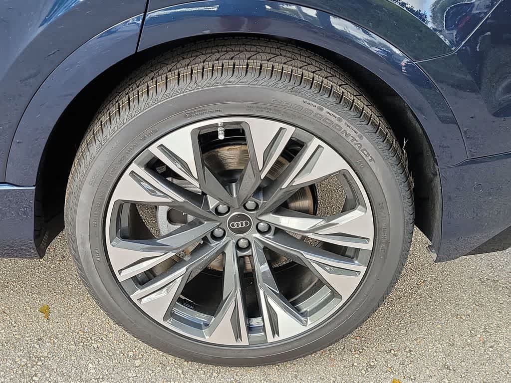 Thumbnail: 2026 Audi Q8 - 16