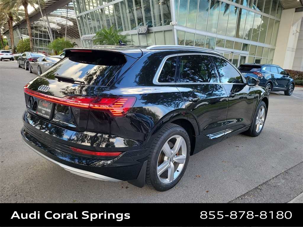 Thumbnail: 2019 Audi e-tron - 8