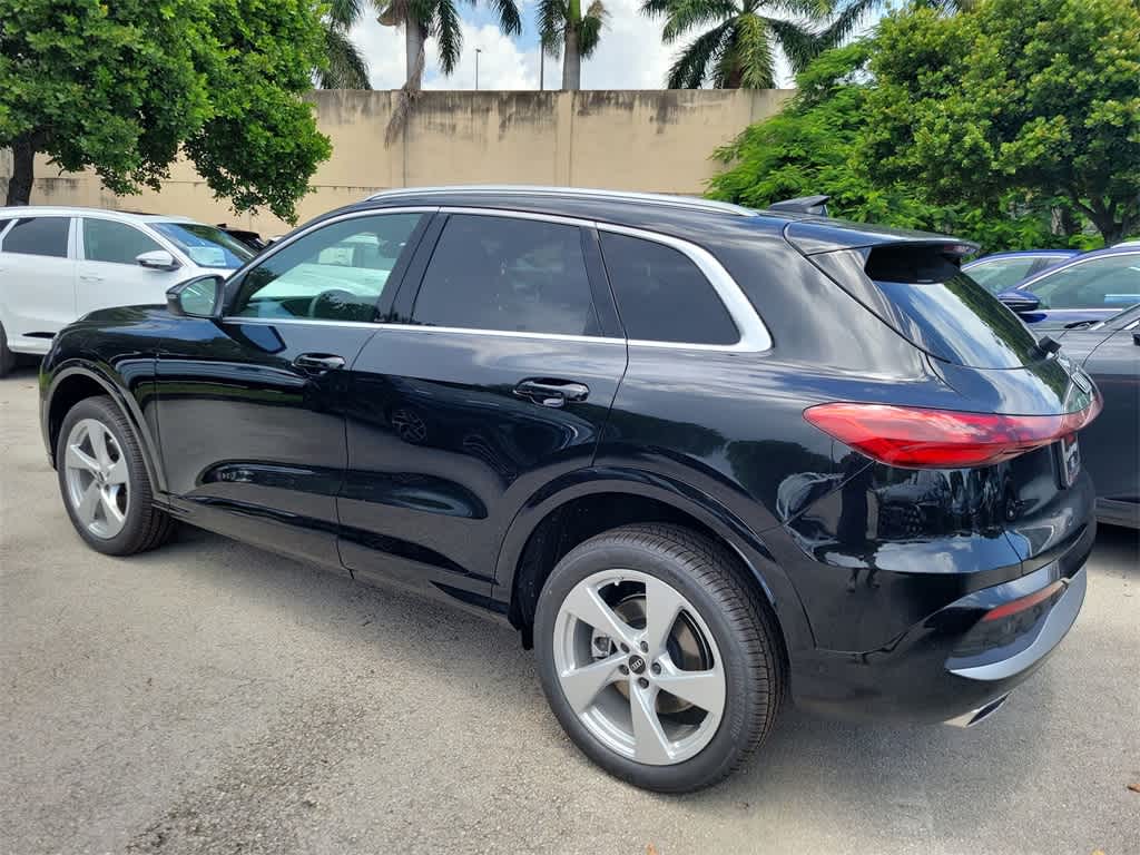 Thumbnail: 2025 Audi Q5 - 4