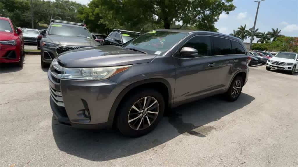 Thumbnail: 2017 Toyota Highlander - 4