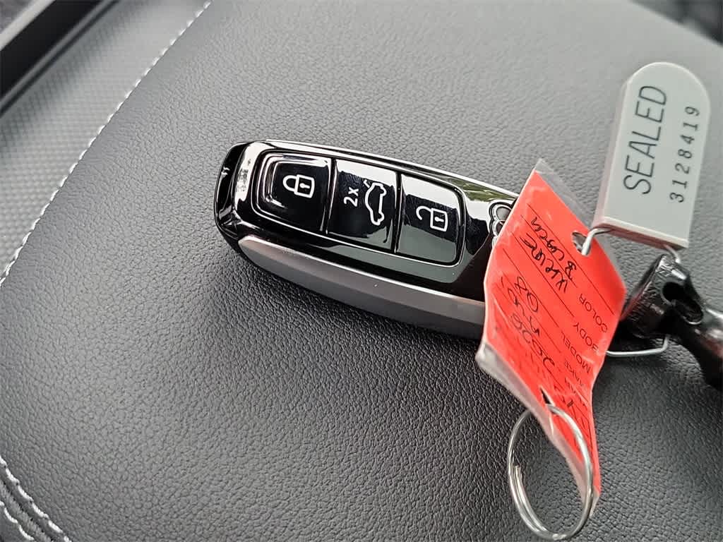 Thumbnail: 2026 Audi Q8 - 20