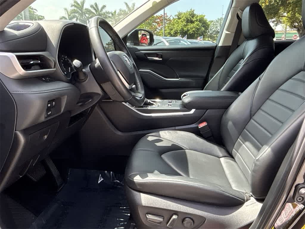 2024 Toyota Highlander XLE 25