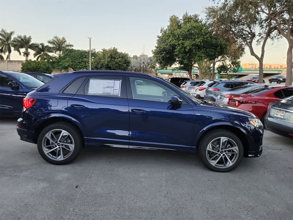 Thumbnail: 2025 Audi Q3 - 9