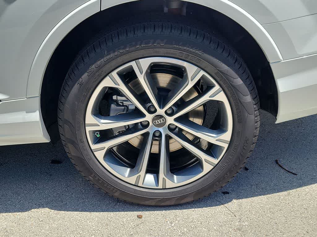 Thumbnail: 2026 Audi Q7 - 8