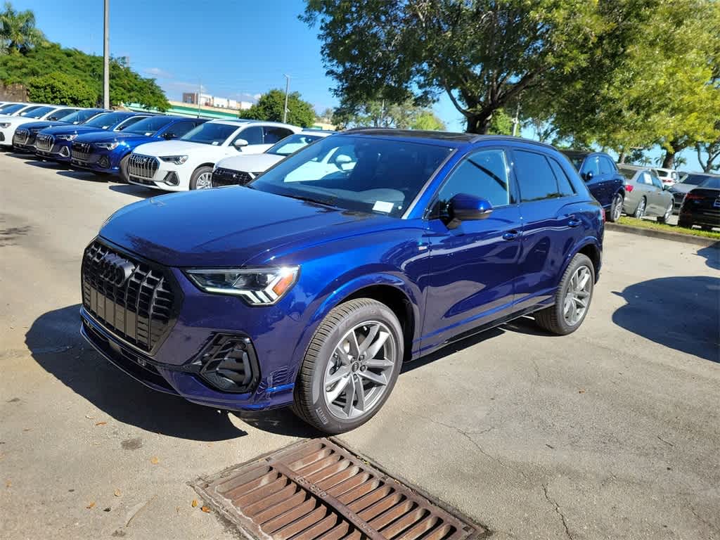 Thumbnail: 2025 Audi Q3 - 4