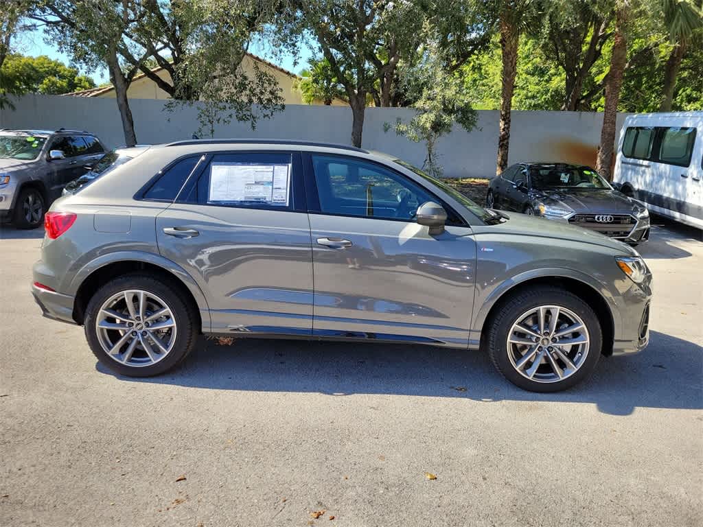 Thumbnail: 2025 Audi Q3 - 9